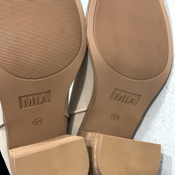 NWT - MIA - Beige boots - Picture 7 of 7
